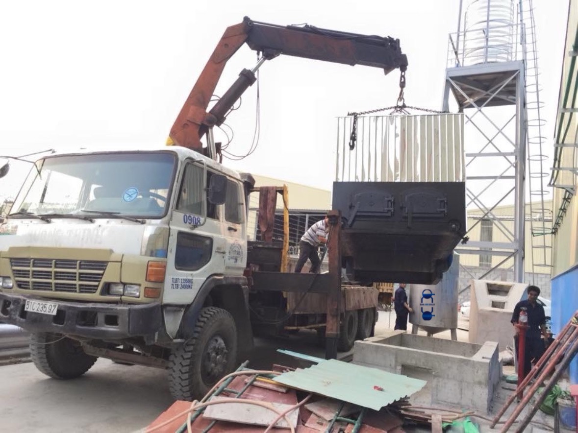 Tiến Hành Hạ Đặt Nồi Hơi 2000Kg hơi/giờ Vào Bệ Móng - KCN Nam Tân Uyên